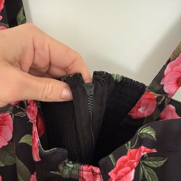 Alice + Olivia Black and Pink Floral Crop Top - Picture 4 of 4